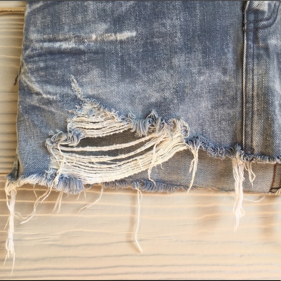 ♦️SOLD♦️ Cute Trendy Distressed Denim Jean skirt - Picture 2 of 4